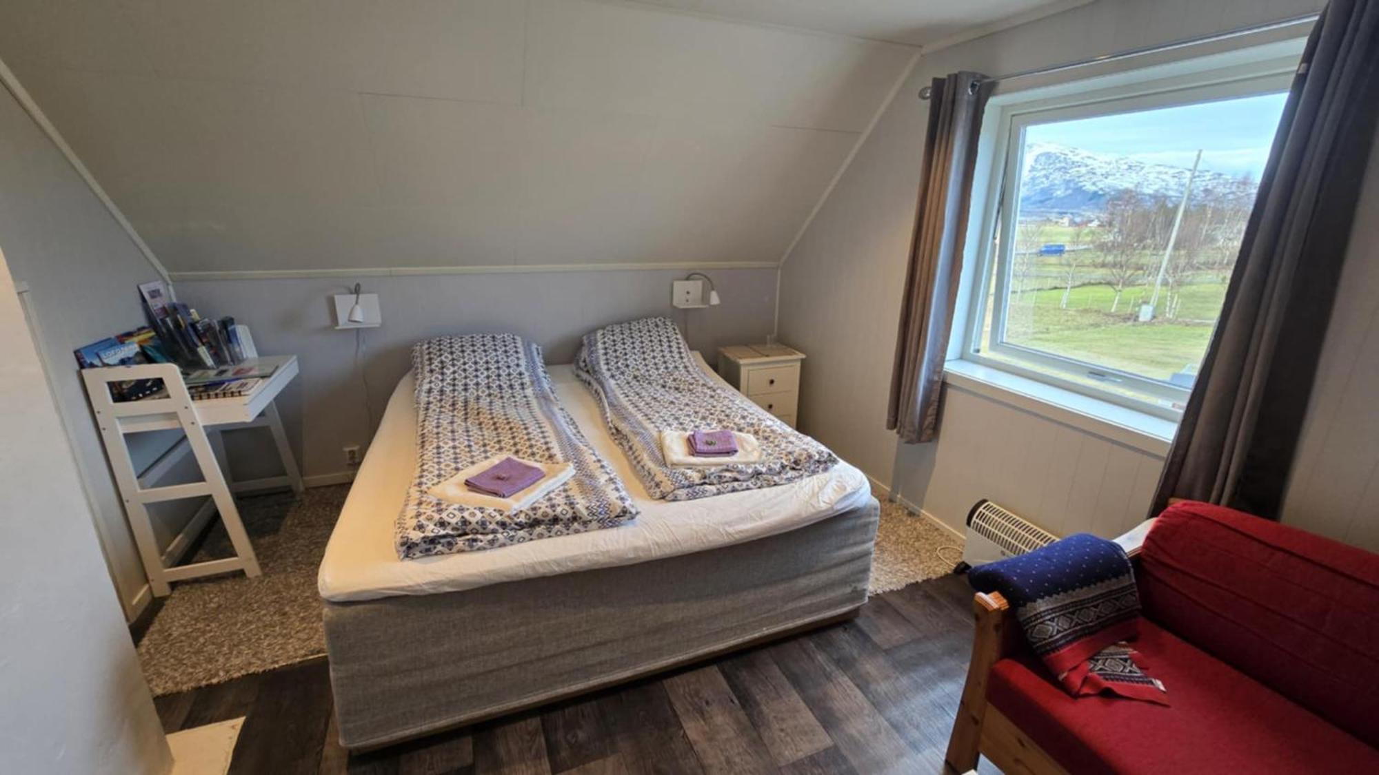 1 Room In The Yellow House, Close To Airport & Lofoten Evenskjer Kültér fotó