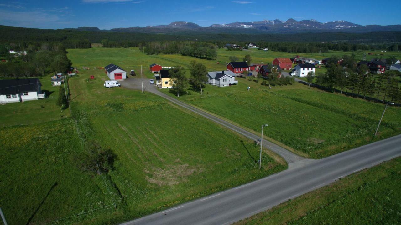 1 Room In The Yellow House, Close To Airport & Lofoten Evenskjer Kültér fotó