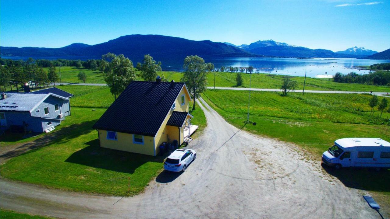 1 Room In The Yellow House, Close To Airport & Lofoten Evenskjer Kültér fotó
