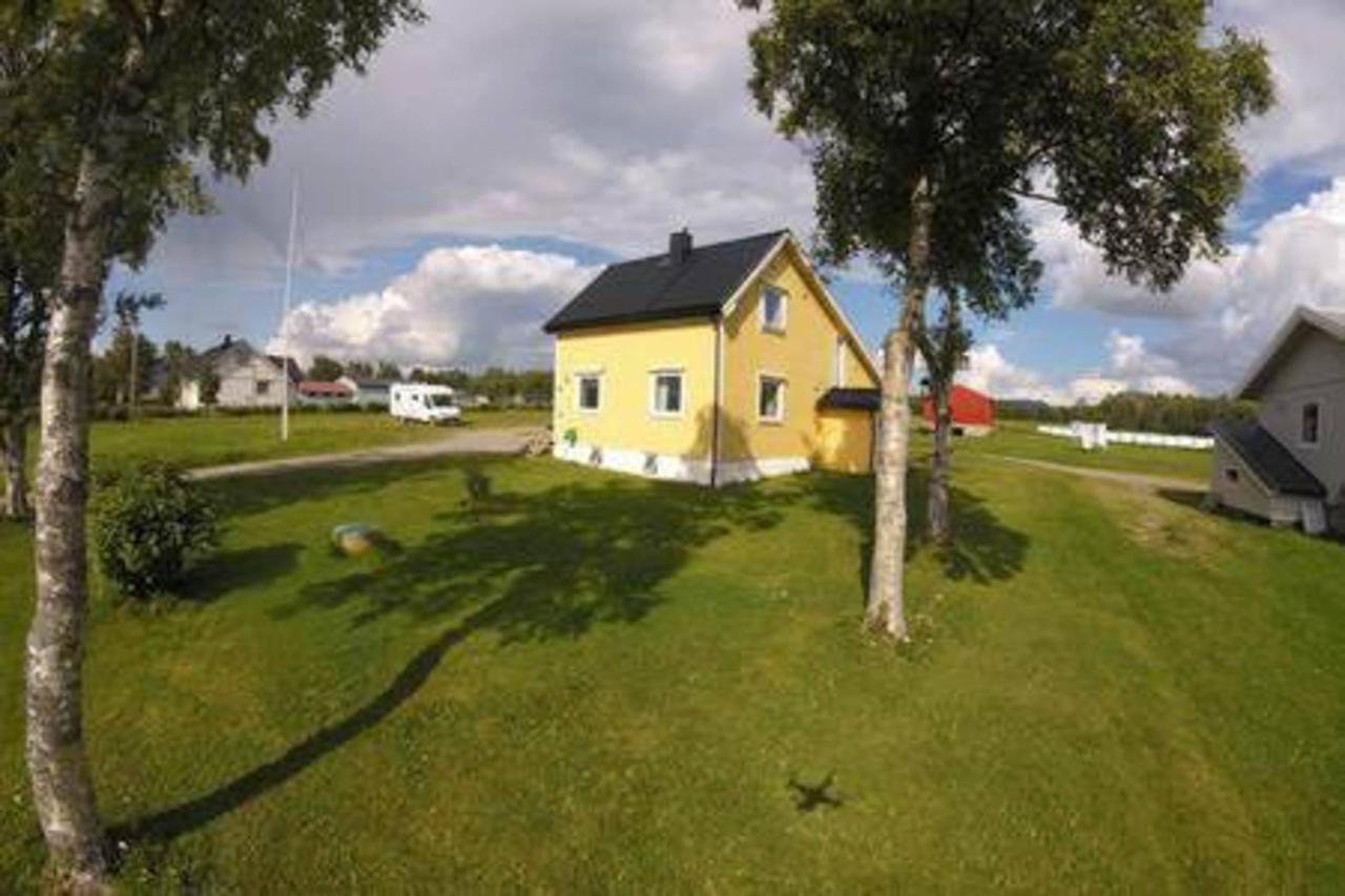 1 Room In The Yellow House, Close To Airport & Lofoten Evenskjer Kültér fotó