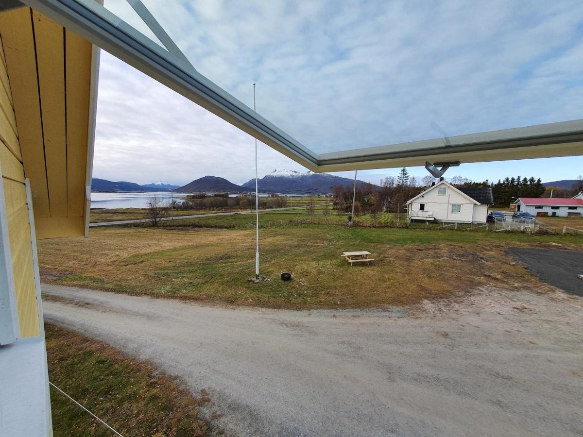 1 Room In The Yellow House, Close To Airport & Lofoten Evenskjer Kültér fotó